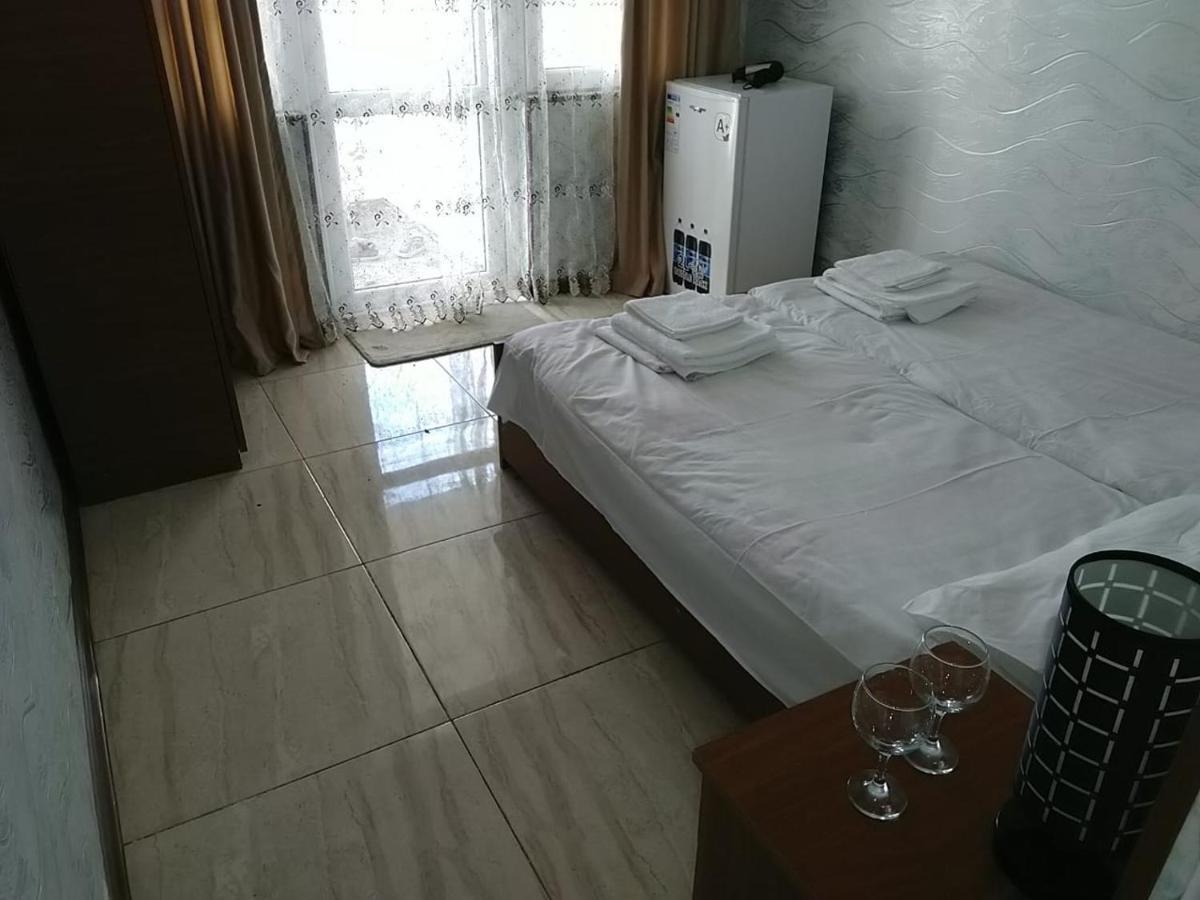 Geno Guest House Kvariati Exterior foto